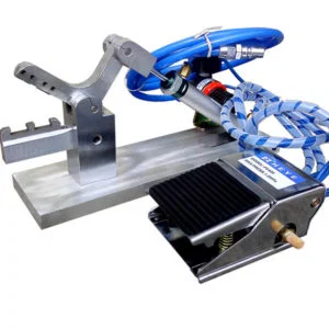 İç kabloyu plastik tel pençe tutucusuna yerleştirin