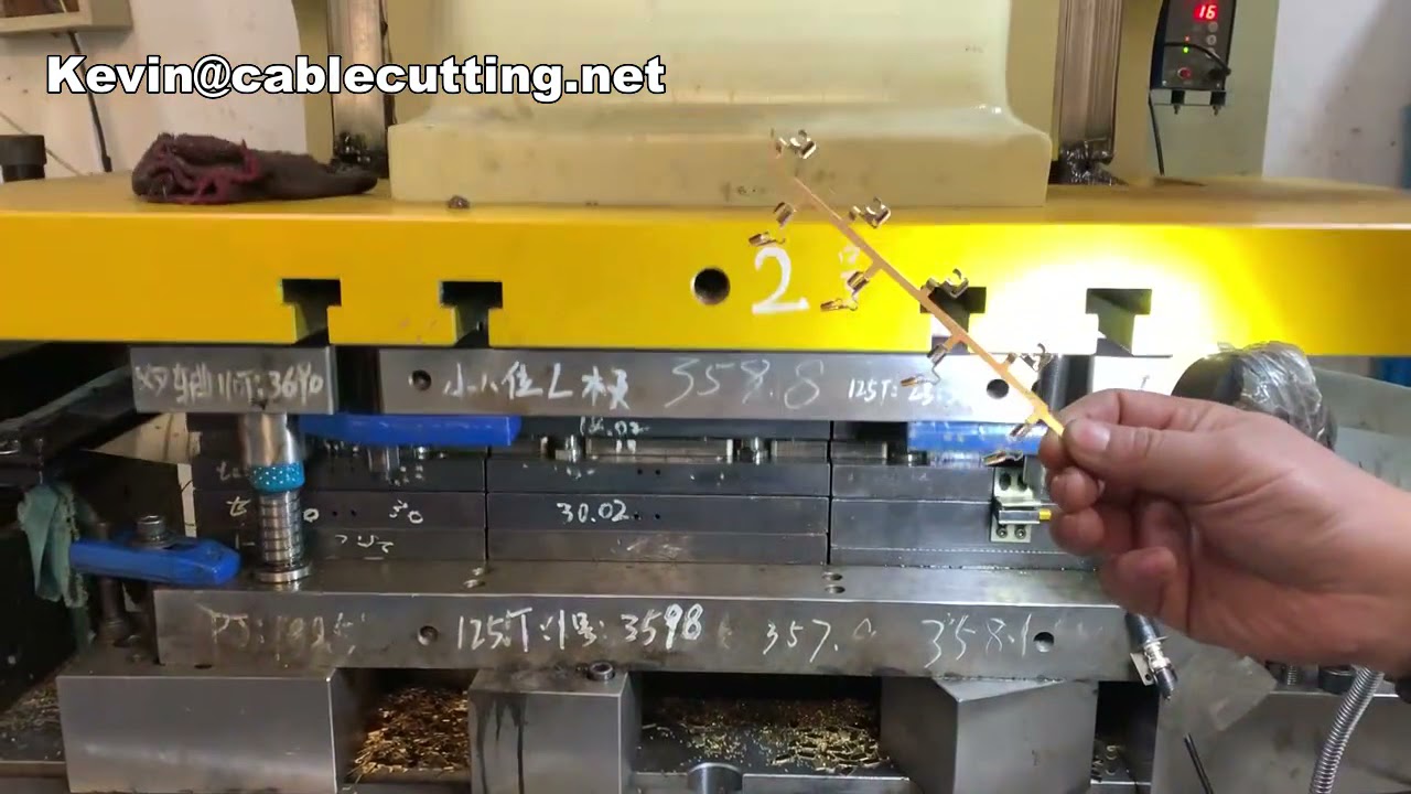 16A Katı ve İçi Boş Fiş Insert Sıkma Makineleri | Avrupa Fiş Üretim Hattı