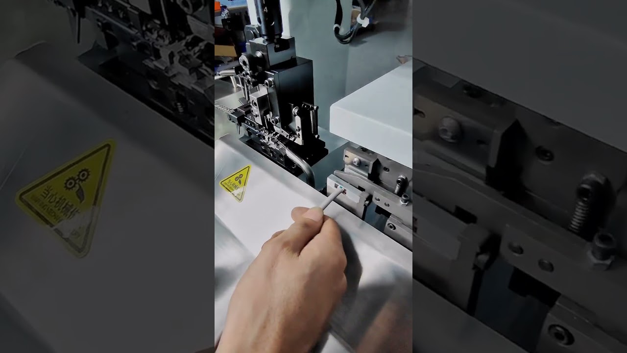 Çok Damarlı Kablo Sıyırma ve Barbed Terminaller ile Pabuçlama Makinesi | Fabrika Otomasyonu