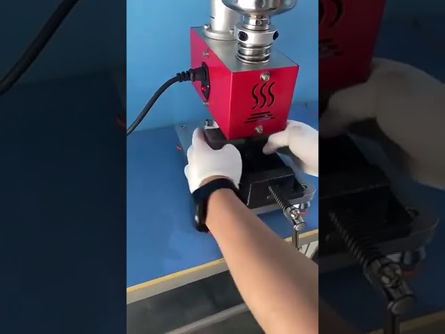 Yeni Mini 20G Manuel Enjeksiyon Kalıplama Makinesi | Masaüstü Dikey Plastik Ekstruder